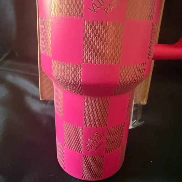 New Stanley 40oz Laser LEngravedV Hot Pink Checkered Tumbler with Straw - Picture 3 of 8